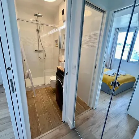 5 Stars 2-br In Center , Air Conditioner , Elevator